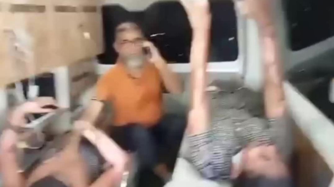 পুরে যাওয়া বাচ্চাকে নিয়ে বাবা,,,,