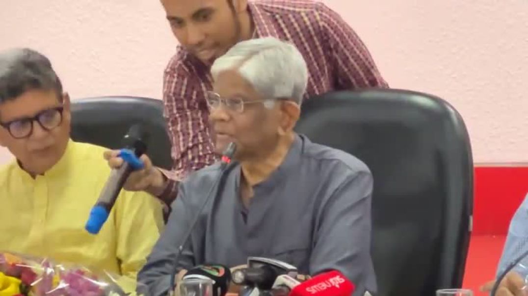 ⁣গ্রন্থ প্রকাশ ও আলোচনা সভায় বক্তব্য দিচ্ছেন উপদেষ্টা ডঃ সালেহউদ্দিন আহমেদ