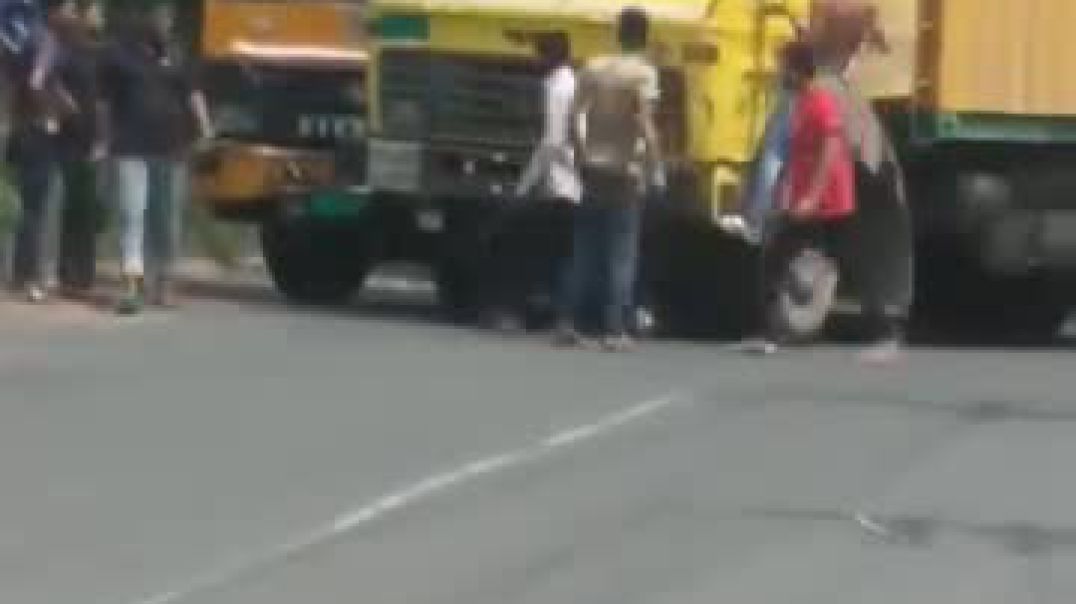 ⁣মহাসড়কে প্রকাশ্যে সন্ত্রাসী হামলা!