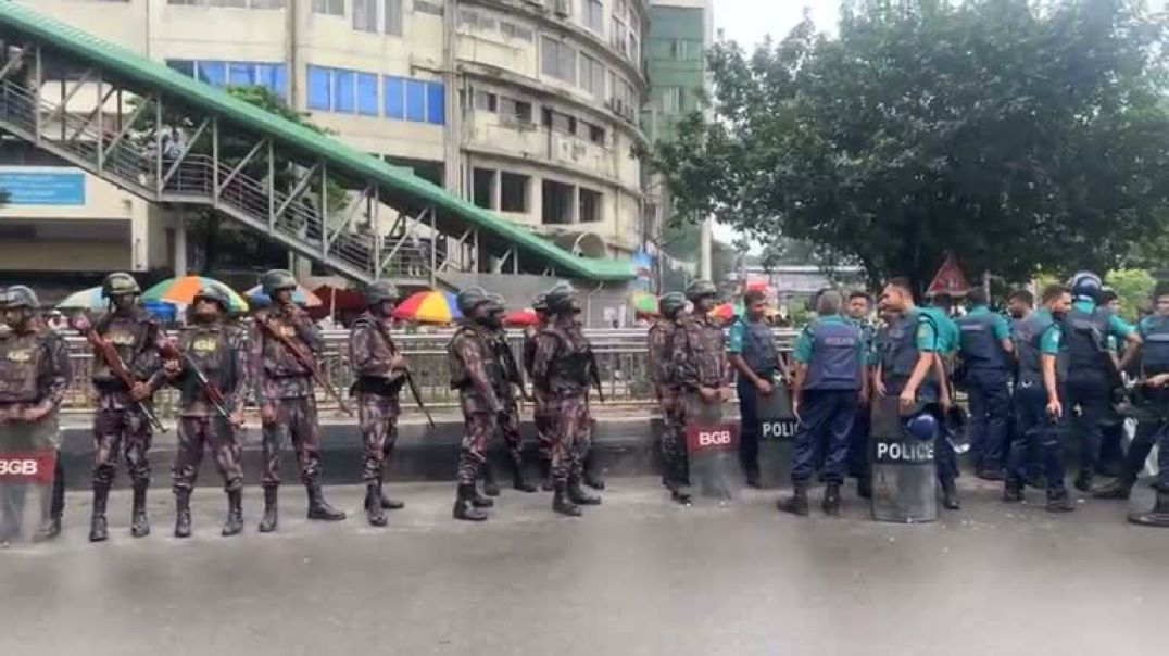 ⁣শাহবাগে হঠাৎ করে পুলিশ বিজিবি মোতায়েন,সরাসরি