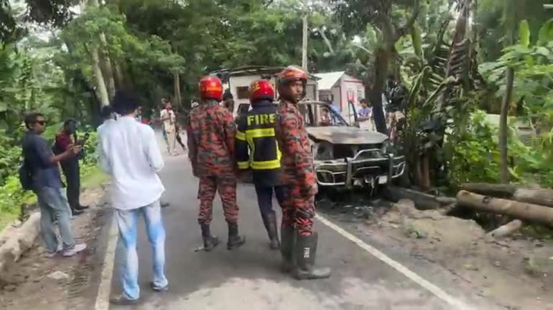 ⁣এনসিপির জুলাই পদযাত্রাকে কেন্দ্র করে গোপালগঞ্জে পুলিশের গাড়িতে আগুন, সরাসরি