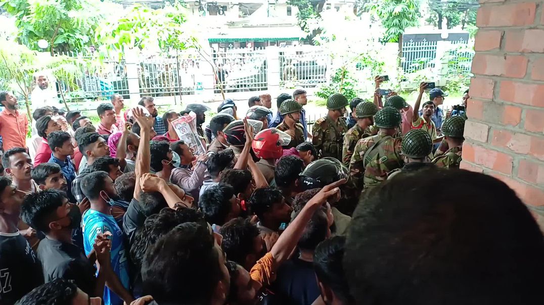 বগুড়ার যুবলীগ নেতার বিচার দাবিতে আদালতে বিক্ষোভ