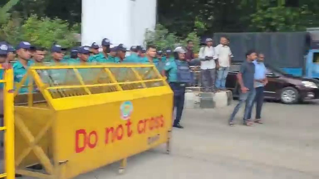 ⁣যমুনা অভিমুখে গ্রীন ভয়েসের পদযাত্রায় পুলিশের বাধা