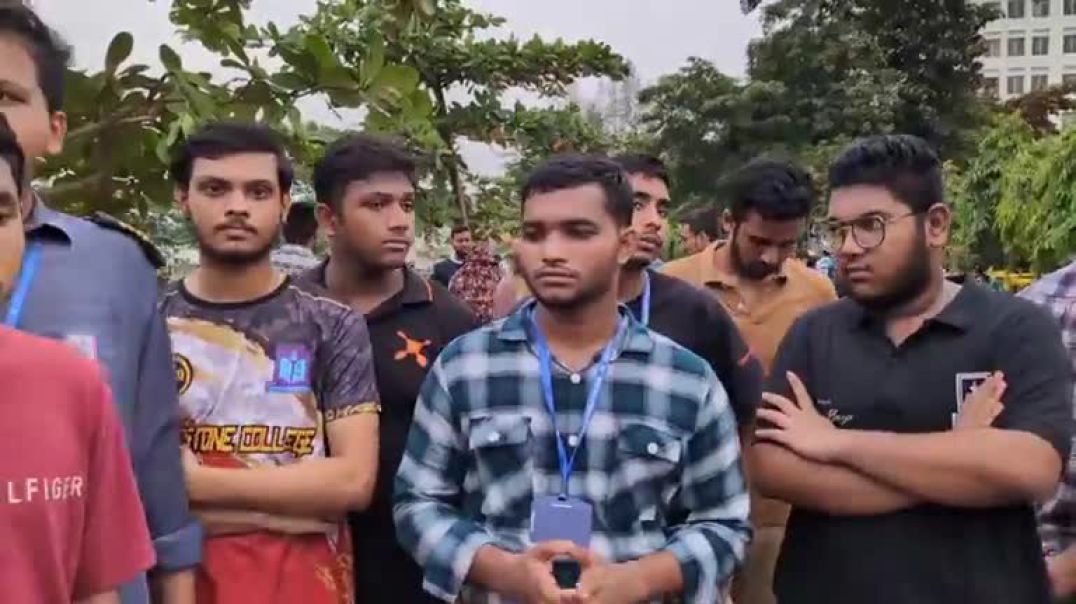 ⁣মাইলস্টোনে অবস্থান নিয়েছে শিক্ষার্থীরা, কলেজ এলাকায় বাড়ানো হয়েছে নিরাপত্তা