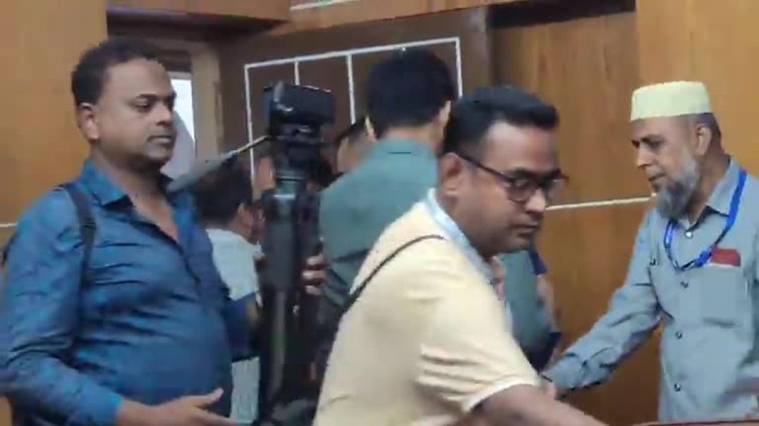 ⁣কারফিউ সময় বৃদ্ধি ও গোপালগঞ্জের সার্বিক পরিস্থিতি নিয়ে কথা বলছেন ঢাকা বিভাগীয় কমিশনার