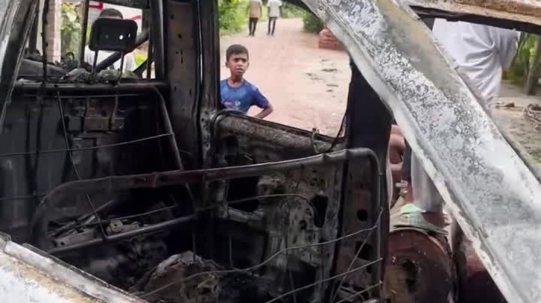 ⁣এনসিপির 'মার্চ টু গোপালগঞ্জ' পথযাত্রা, পুলিশের গাড়িতে আ'গু'ন