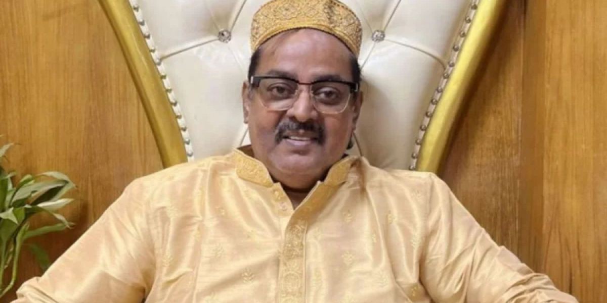 অভিনেতা মনোয়ার হোসেন ডিপজলসহ দুইজনের বিরুদ্ধে এসিড নিক্ষেপ ও মারধরের মামলা..