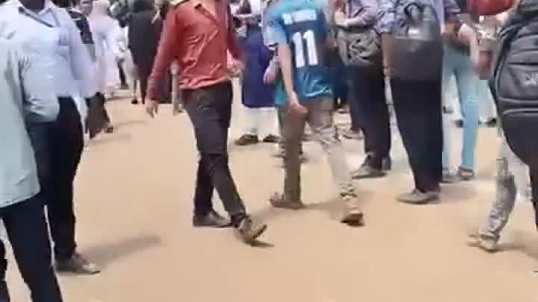 ⁣রাজধানীতে বাংলাদেশ বিমানবাহিনীর একটি প্রশিক্ষণ বিমান বি'ধ্ব'স্ত হয়েছে। সোমবার (২১ জুলাই) দ