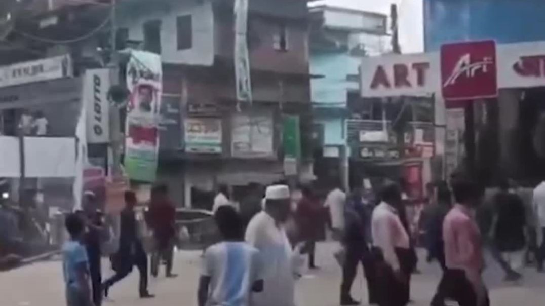 ⁣সালাহউদ্দিন আহমেদ’কে নিয়ে মন্তব্য করায় চকরিয়ায় এনসিপির মঞ্চ ভাঙচুর |