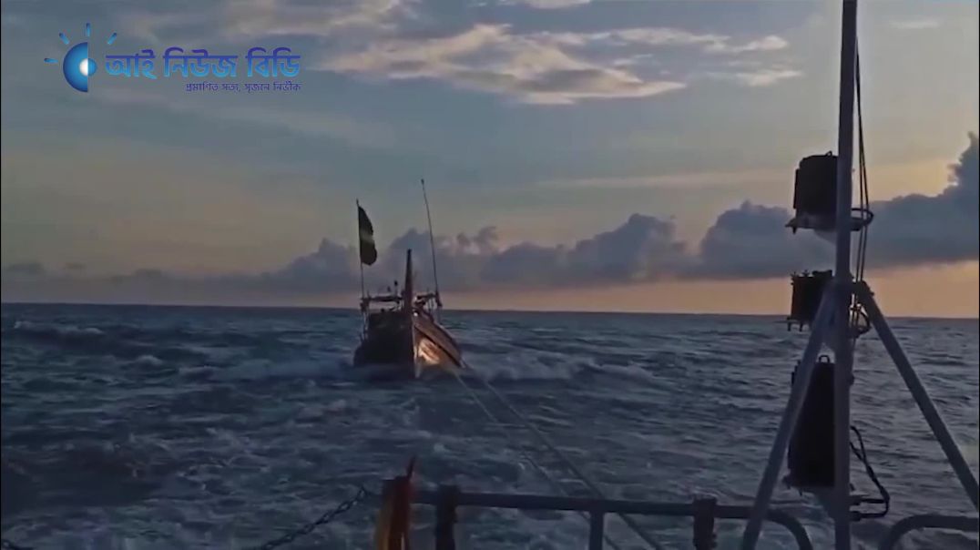 বঙ্গোপসাগরে ১৮ জেলে ও ট্রলার উদ্ধার করল নৌবাহিনী