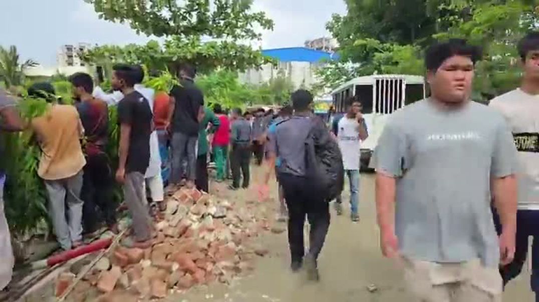 ⁣বিমান দুর্ঘটনা একে একে বের করা হচ্ছে দগ্ধদের