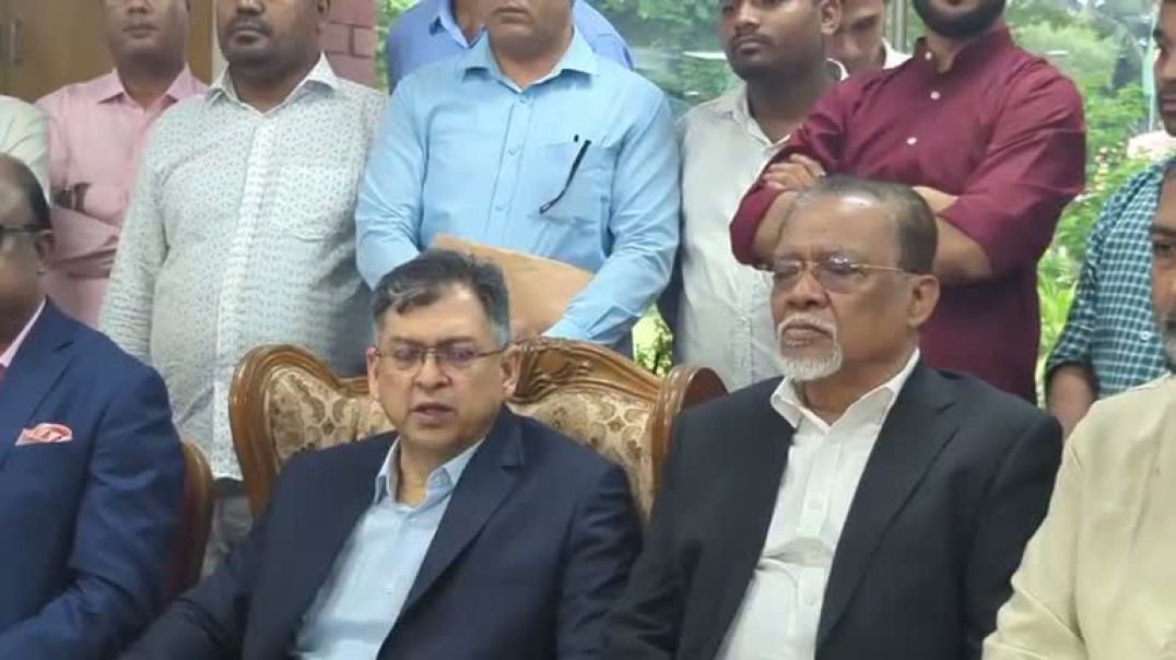 ⁣ঐকমত্য কমিশনের বৈঠক শেষে কথা বলছেন সালাহউদ্দিন আহমদ