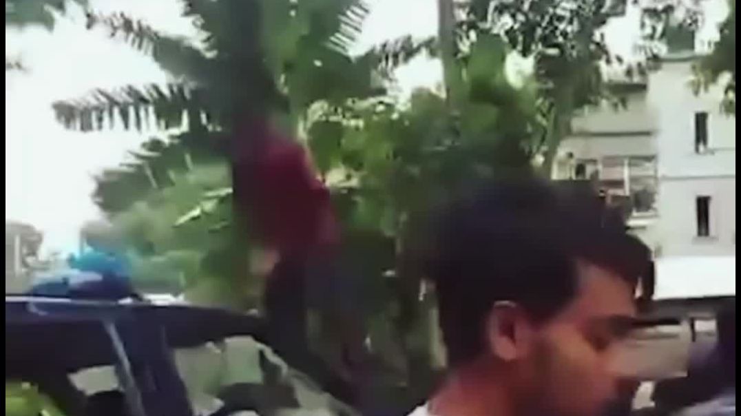 ⁣গোপালগঞ্জে পুলিশের গাড়িতে হামলা-ভাঙচুর-অগ্নিসংযোগ