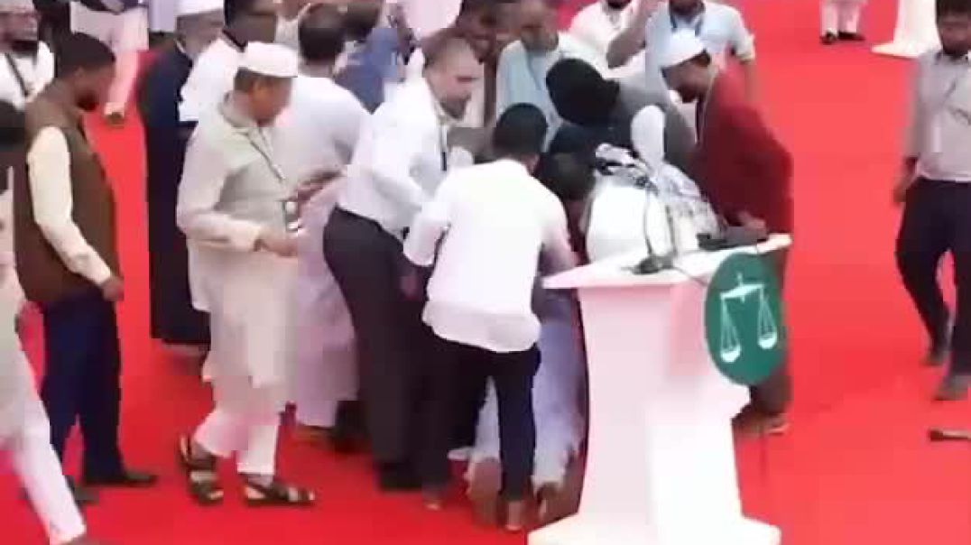 ⁣জামায়াতের আমিরের সেই পড়ে যাওয়ার ভিডিও টি দেখুন