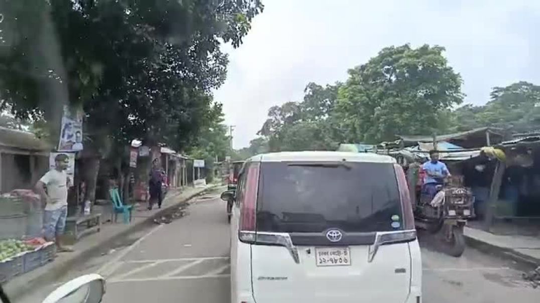 ⁣⁣ জুলাই পদযাত্রা - গোপালগঞ্জে ঢুকলো এনসিপির গাড়ি বহর।
