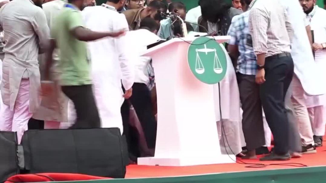 ⁣বক্তব্যের সময় অসুস্থ হয়ে মঞ্চে ঢলে পড়লেন জামায়াত আমির।
