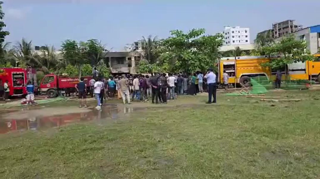 ⁣LIVE স্কুল মাঠে আছড়ে পড়ে বিধ্বস্ত প্রশিক্ষণ বিমান