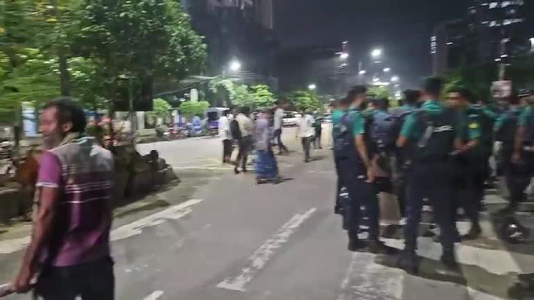 ⁣রাজধানীতে মাছ কেনাকে কেন্দ্র করে দোকান ভাংচুরের অভিযোগ, অতিরিক্ত পুলিশ মোতায়েন। সরাসরি