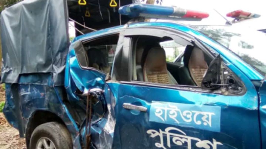 ⁣অবৈধ পার্কিং নয়, কাগজ যাচাই করছিল পুলিশ — বাসের ধাক্কায় ঝরলো ২ প্রাণ