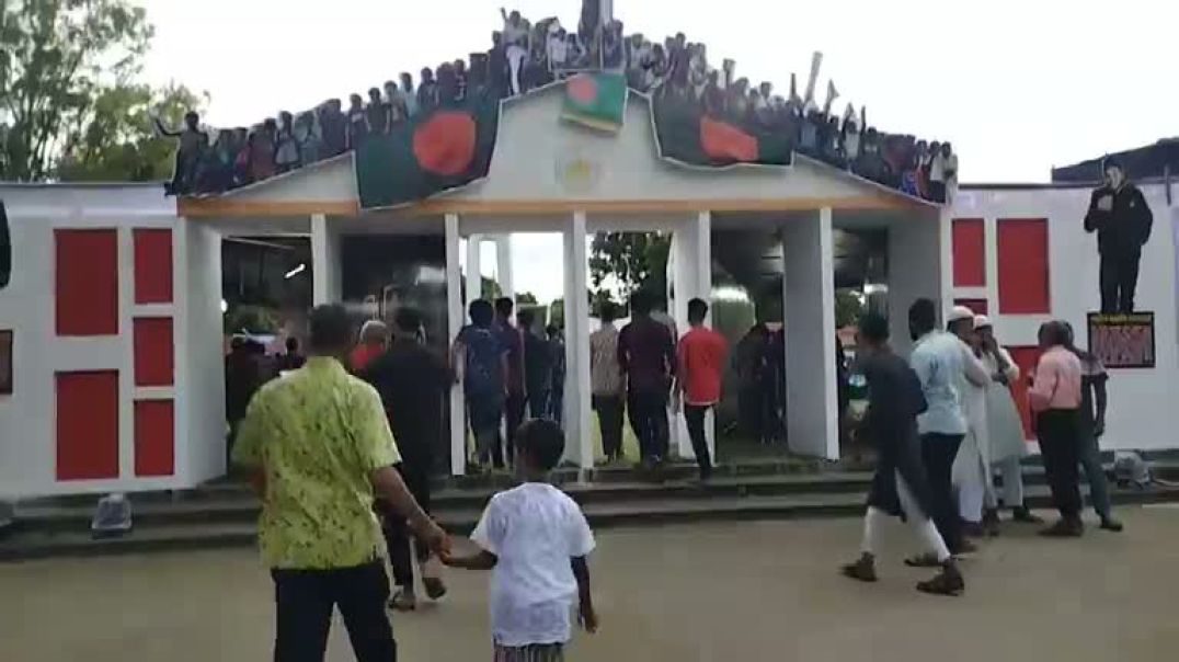 ⁣জুলাই অভ্যুত্থানের বর্ষপূর্তি উপলক্ষ্যে রাবি শাখা ছাত্রশিবিরের আয়োজনে ব্যতিক্রমী প্রদর্শনী