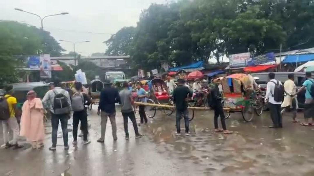 ⁣⁣শাহবাগে ব্যরিকেড সরিয়ে নিলেন পুলিশ, সরাসরি