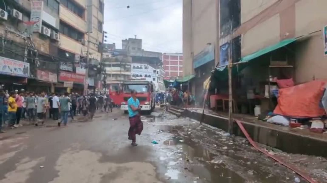 ⁣⁣১ ঘন্টার চেষ্টায় নিয়ন্ত্রণে গুলিস্তানের মার্কেটের আ'গু'ন