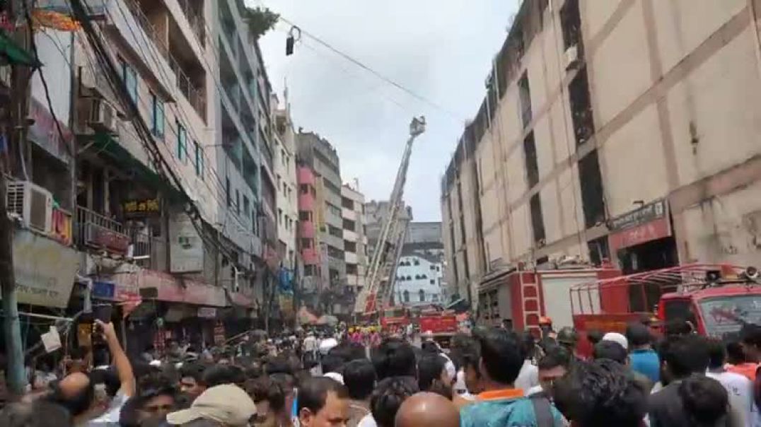 ⁣সুন্দরবন মার্কেটে আগুন, নিরাপত্তায় সেনাবাহিনী
