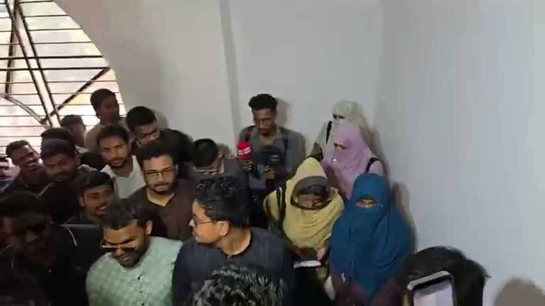 ⁣ডাকসু নির্বাচনে মনোনয়ন ফরম নিতে সিনেট ভবনে ছাত্র শিবির,