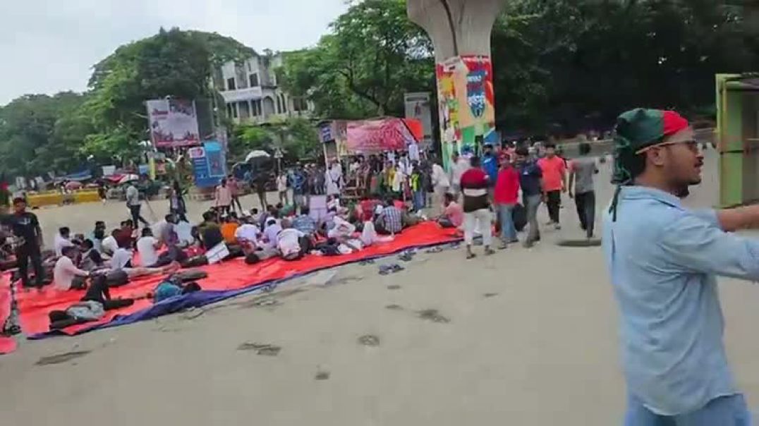 ⁣২৪ ঘণ্টার বেশি সময় ধরে শাহবাগ মোড় অবরোধ করে রেখেছে জুলাই যোদ্ধারা