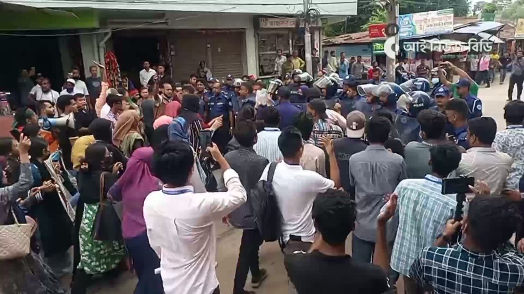 ⁣স্থায়ী ক্যাম্পাস দাবিতে ফেনী ইউনিভার্সিটি শিক্ষার্থীদের মহাসড়ক অবরোধ