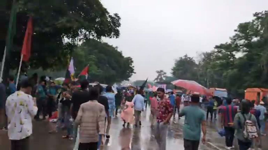 ⁣Live ঢাকা বিশ্ববিদ্যালয়ে ছাত্রশিবিরের ফতহে গণভবন দেখতে দর্শনার্থীদের ভিড়