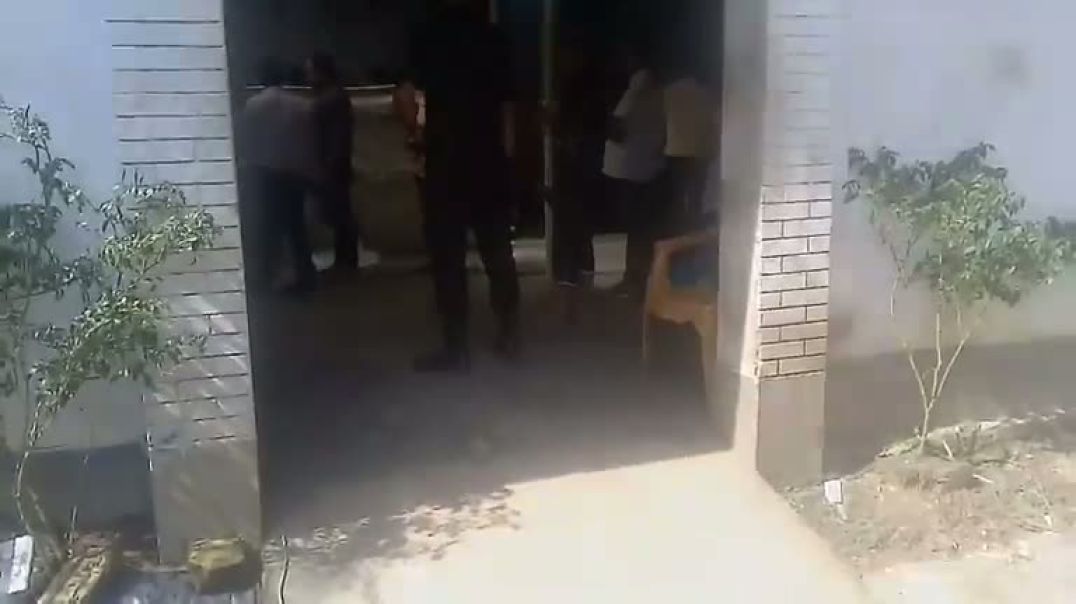 ⁣রাজশাহীতে অবৈধ পলিথিন কারখানায়' র‍্যাব-৫ এর অভিযান চলছে