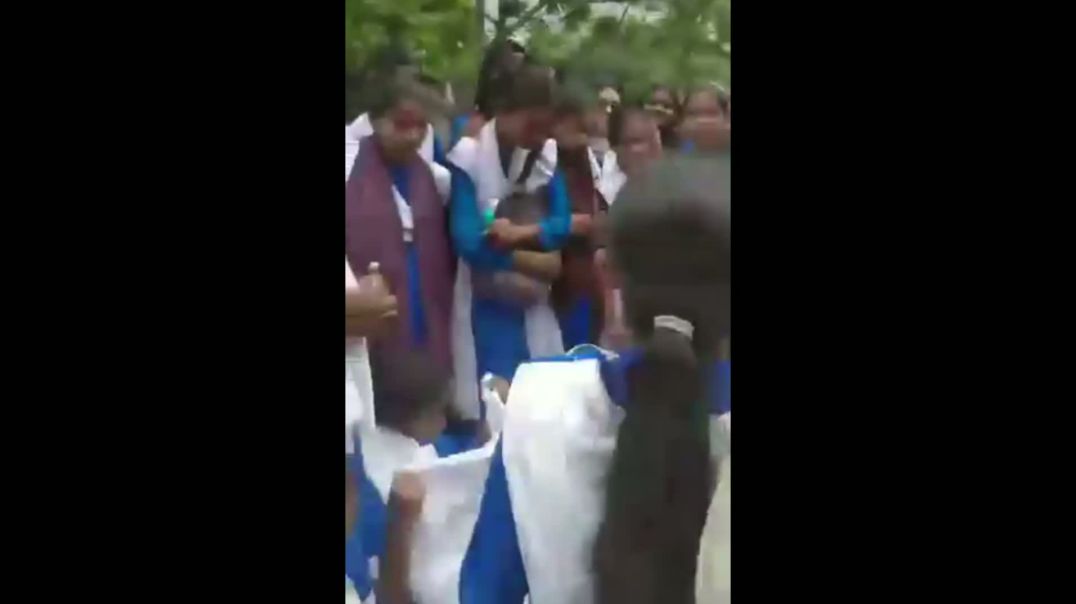 ঝালকাঠিতে ধর্মীয় অবমাননার অভিযোগে শিক্ষকের বিরুদ্ধে বিক্ষোভ