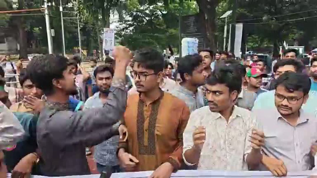 ⁣সরাসরি শহীদ মিনারে জড়ো হচ্ছেন এনসিপির নেতা-কর্মীরা