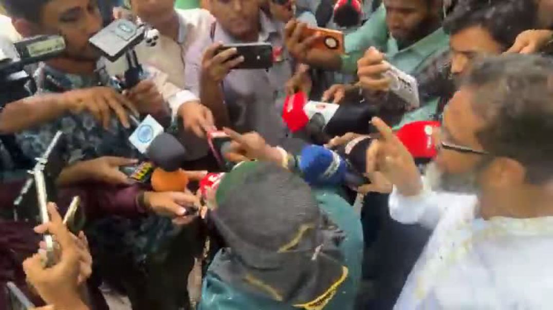 ⁣ধানমন্ডি ৩২ এ ফুল দিতে যা ঘটলো