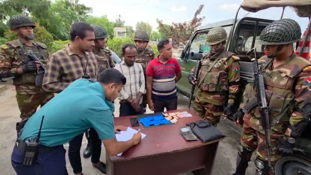 ⁣ট্রাফিক পুলিশের হাতে ইয়াবাসহ আটক মোটরসাইকেল আরোহী