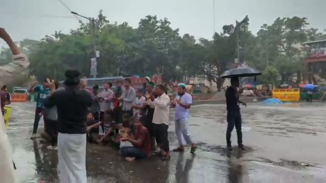 ⁣জুলাই সনদের দাবিতে ২৪ঘন্টা ধরে অবরোধ শাহবাগ
