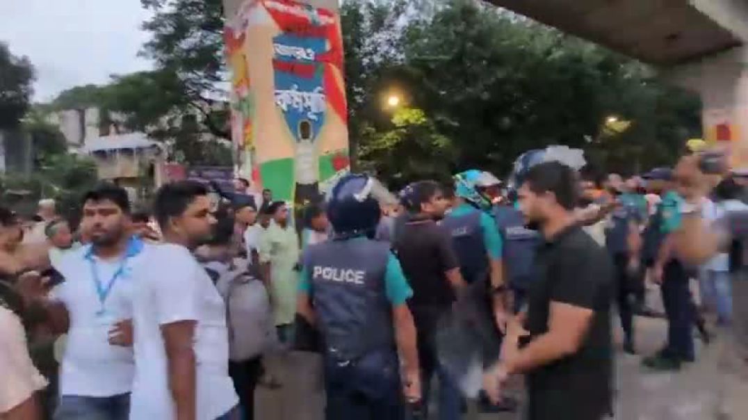 ⁣⁣শাহবাগে পুলিশের অ্যাকশন