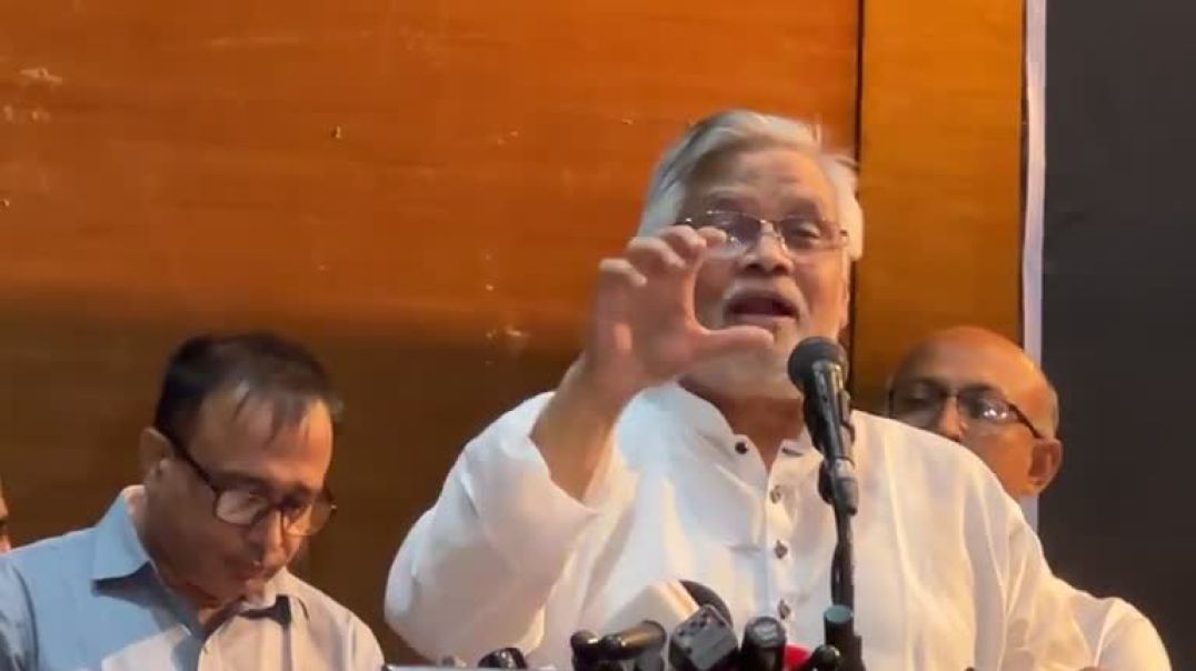 ⁣আলোচনা সভায় বক্তব্য দিচ্ছেন আমানুল্লাহ আমান