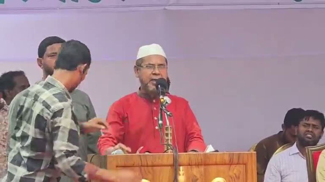 ⁣জুলাই গণঅভ্যুত্থানের বর্ষপূর্তি উপলক্ষে সমাবেশে বক্তব্য রাখছেন জামায়াত নেতারা,
