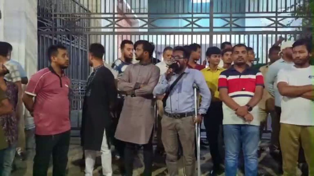 ⁣জুলাইয়ের পক্ষ নেওয়া সাংবাদিকদের চাকরিচ্যুত, প্রতিবাদে সকল শ্রেণির সাংবাদিকরা জনকণ্ঠের ভবনের কার্যাল