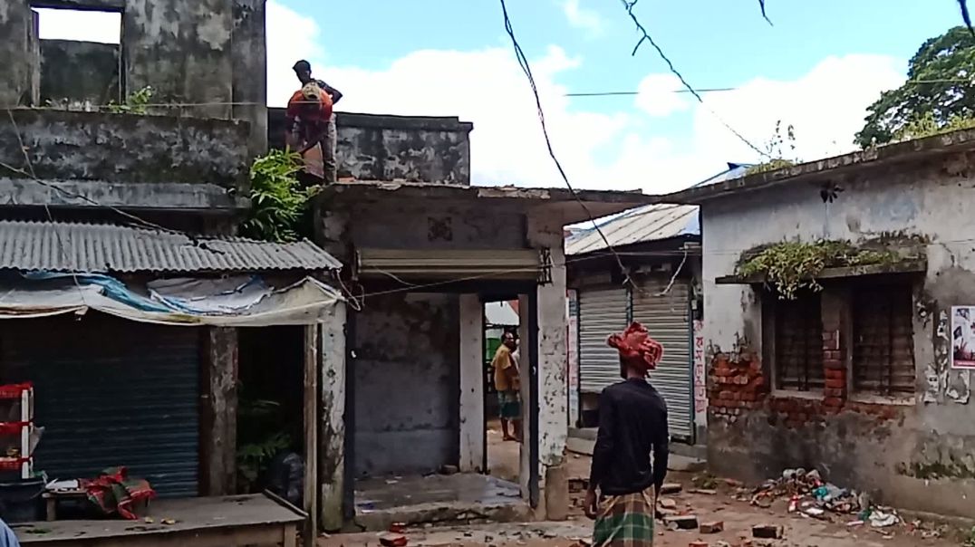 ⁣সাতবাড়ীয়া বাজারে দোকান ভাঙা নির্দেশ এসি লান্ডের বিষয় ঃ   ২০২৩ সালে মশিয়ার দফাদার, লিলি, সামছদ্দীন, ভ