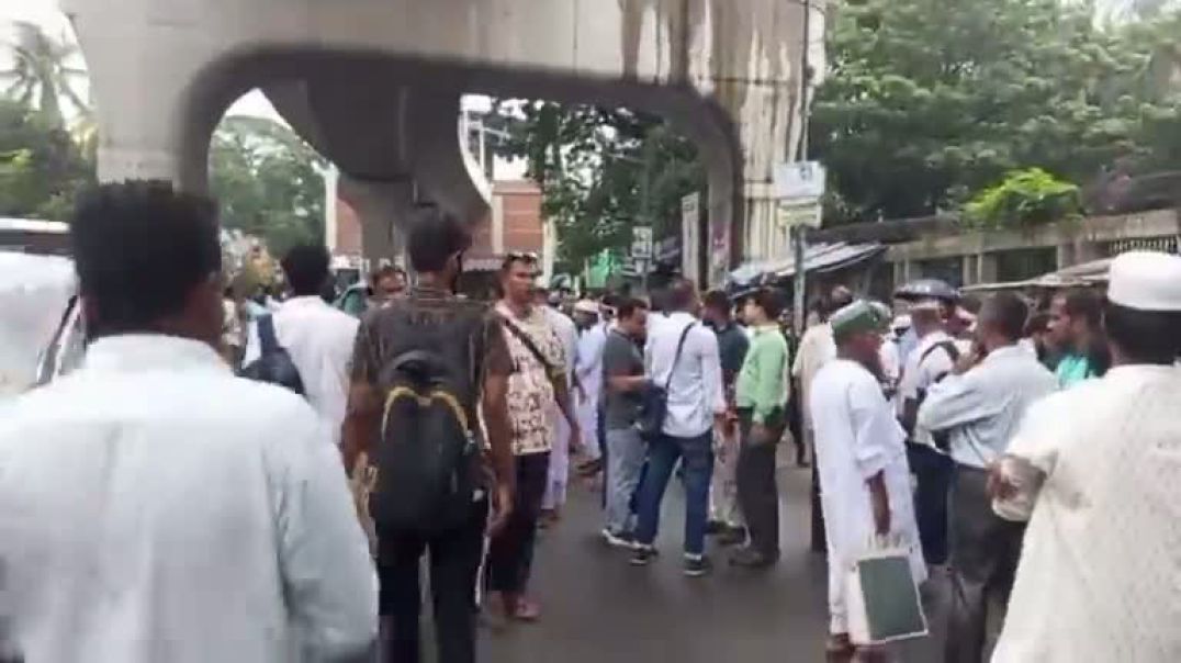 ⁣হাজারো শিক্ষক জড়ো হয়েছেন প্রেস ক্লাবে