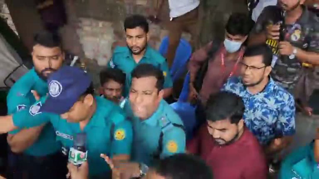 ⁣বঙ্গবন্ধুর বাড়ির সামনে আবারো আওয়ামী লীগ সন্দেহে একজন আ'ট'ক