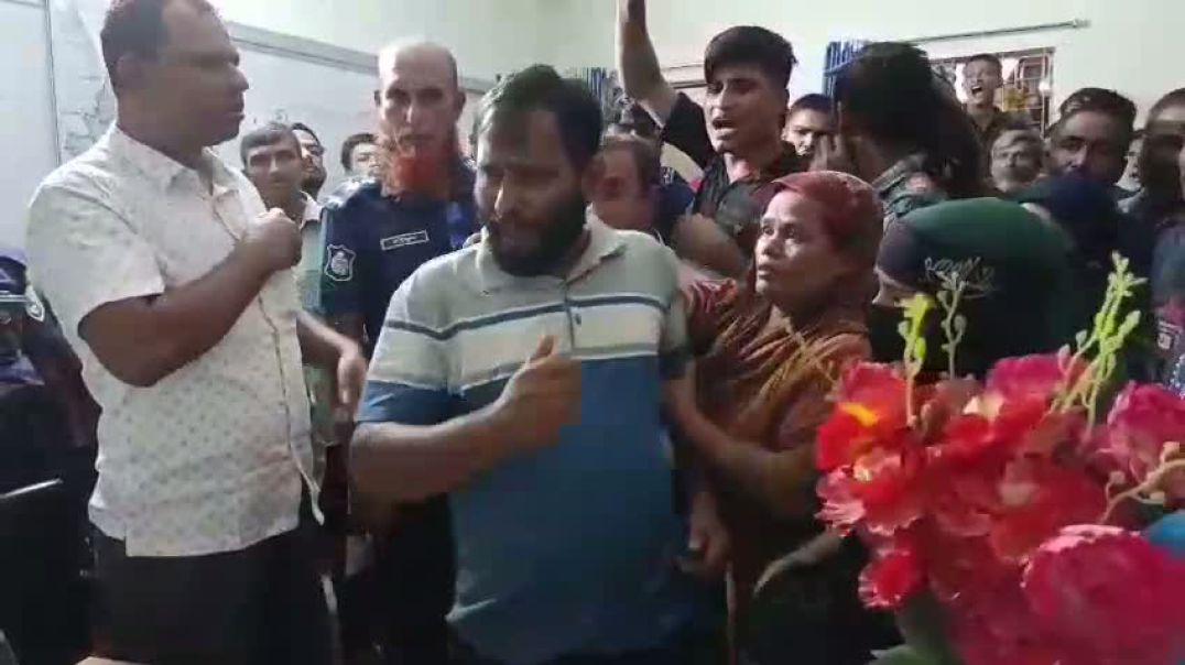 ⁣সহকারী শিক্ষক মোশারফ হোসেন সহ অষ্টম শ্রেণির এক ছাত্রী অনৈতিক কর্মকান্ড করার সময়  আটক.........