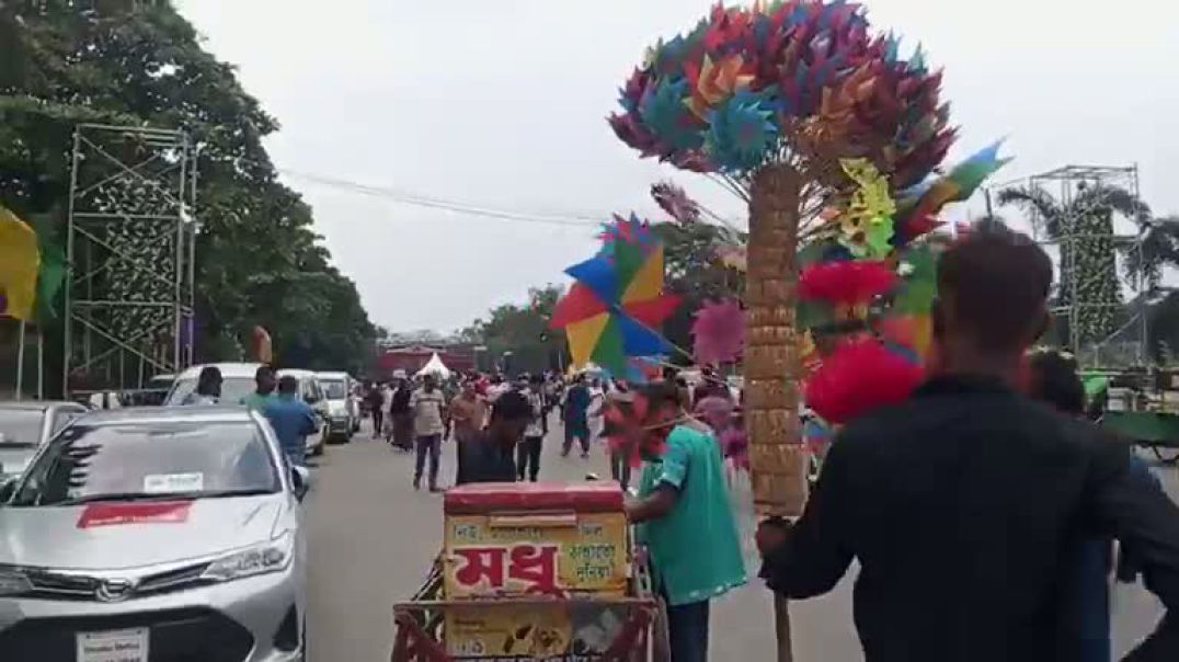 ⁣উচ্ছ্বাস নিয়ে মানিক মিয়া এভিনিউতে জড়ো হচ্ছেন সাধারণ মানুষ