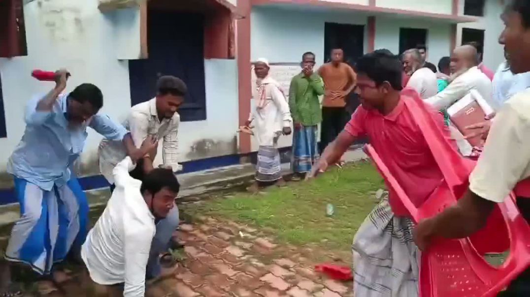 ⁣তুই বিএনপি আর আমি কি? ভাইসা আসছি? বিএনপি'র দুই গ্রুপের মারামারি