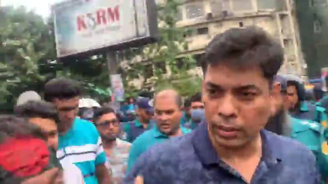⁣শাহবাগে পুলিশ আন্দোলনকারী মুখোমুখি