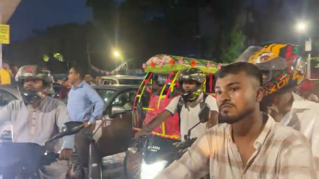 ⁣উত্ত'প্ত শাহবাগ ব্ল'কে'ড খুলতে হ'র্ন বাজিয়ে চালকদের প্র'তি'বা'দ