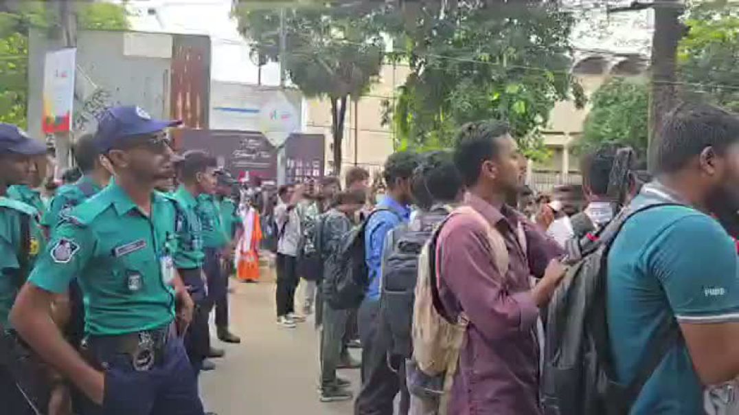 ⁣সচিবালয় অভিমুখে জুলাই যোদ্ধাদের লংমার্চে পুলিশের বাধা।